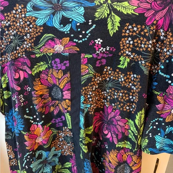 Westbound Black Floral Short Sleeve Top - Picture 4 of 6